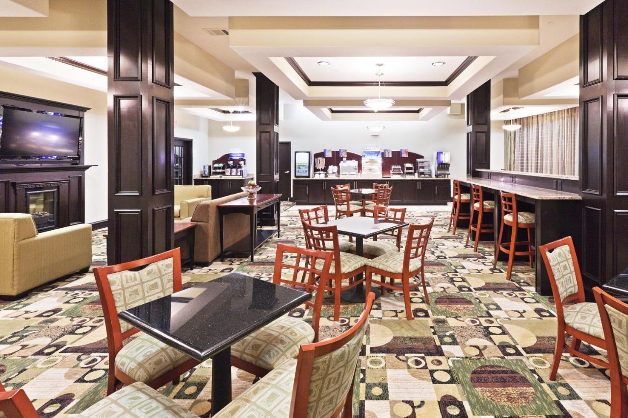Holiday Inn Express & Suites Brownfield Exterior foto