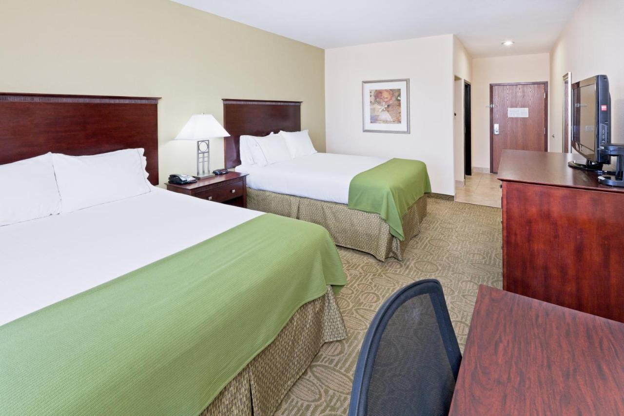 Holiday Inn Express & Suites Brownfield Exterior foto
