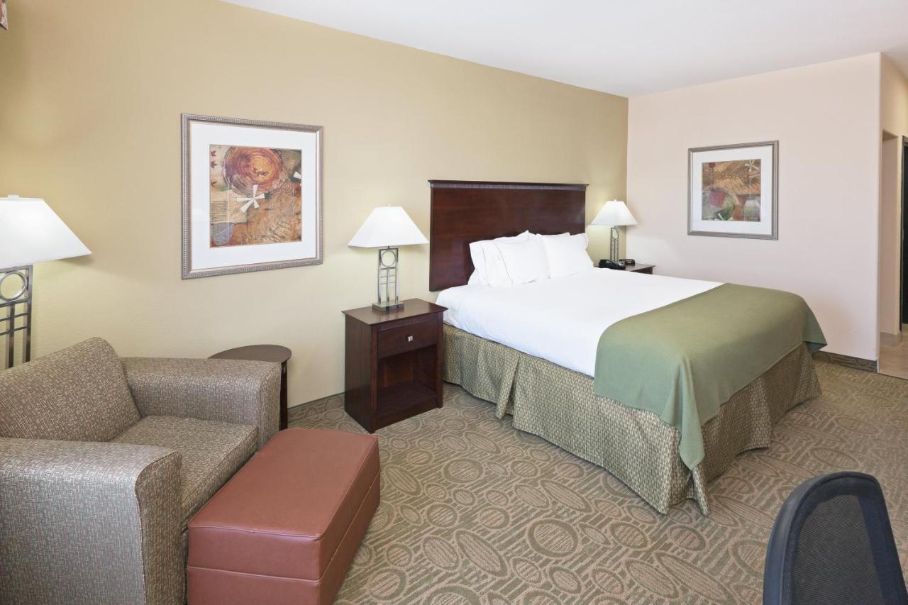 Holiday Inn Express & Suites Brownfield Exterior foto